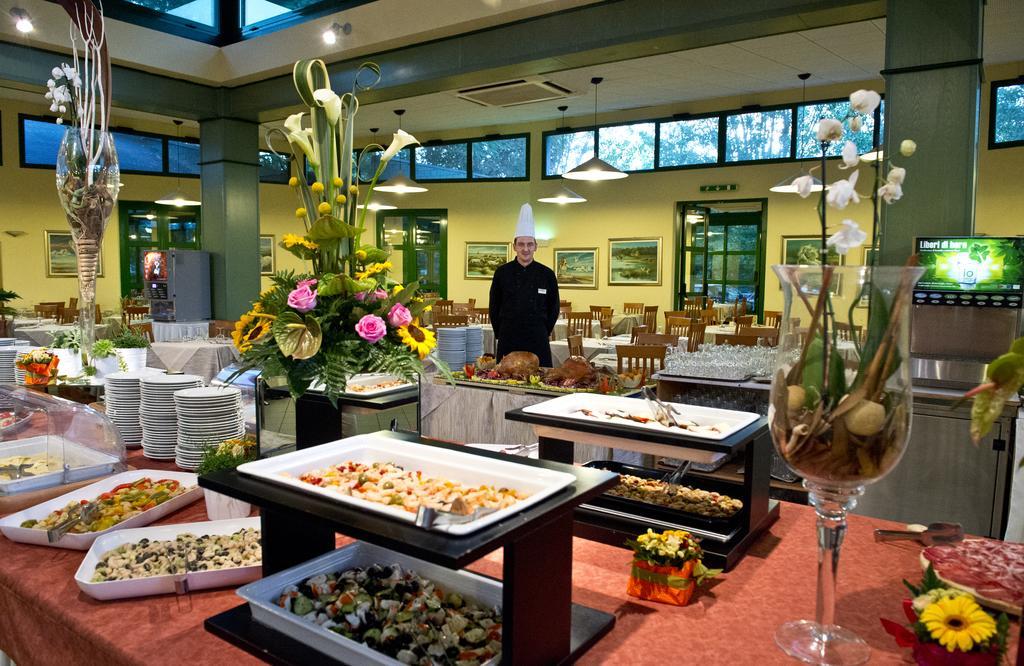 Club Village & Hotel Spiaggia Romea Lido di Volano Ngoại thất bức ảnh