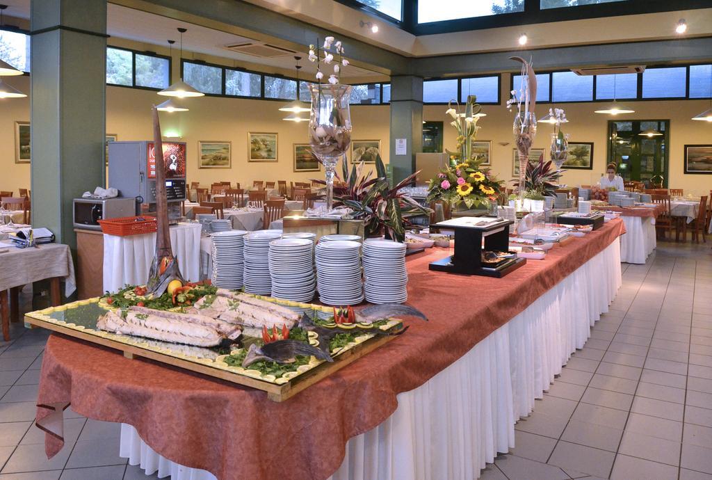 Club Village & Hotel Spiaggia Romea Lido di Volano Ngoại thất bức ảnh