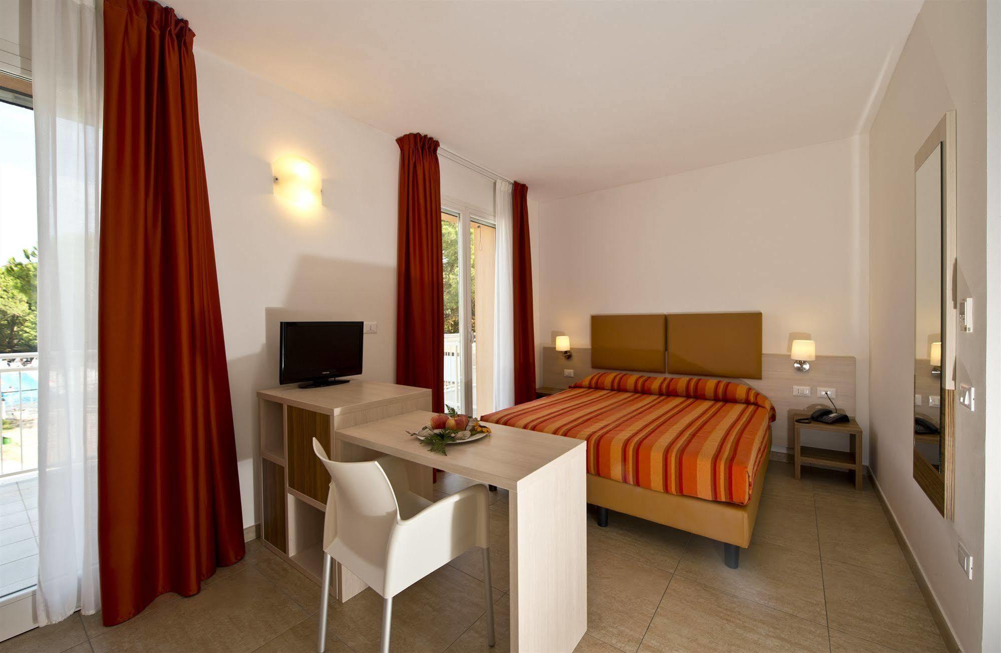 Club Village & Hotel Spiaggia Romea Lido di Volano Ngoại thất bức ảnh
