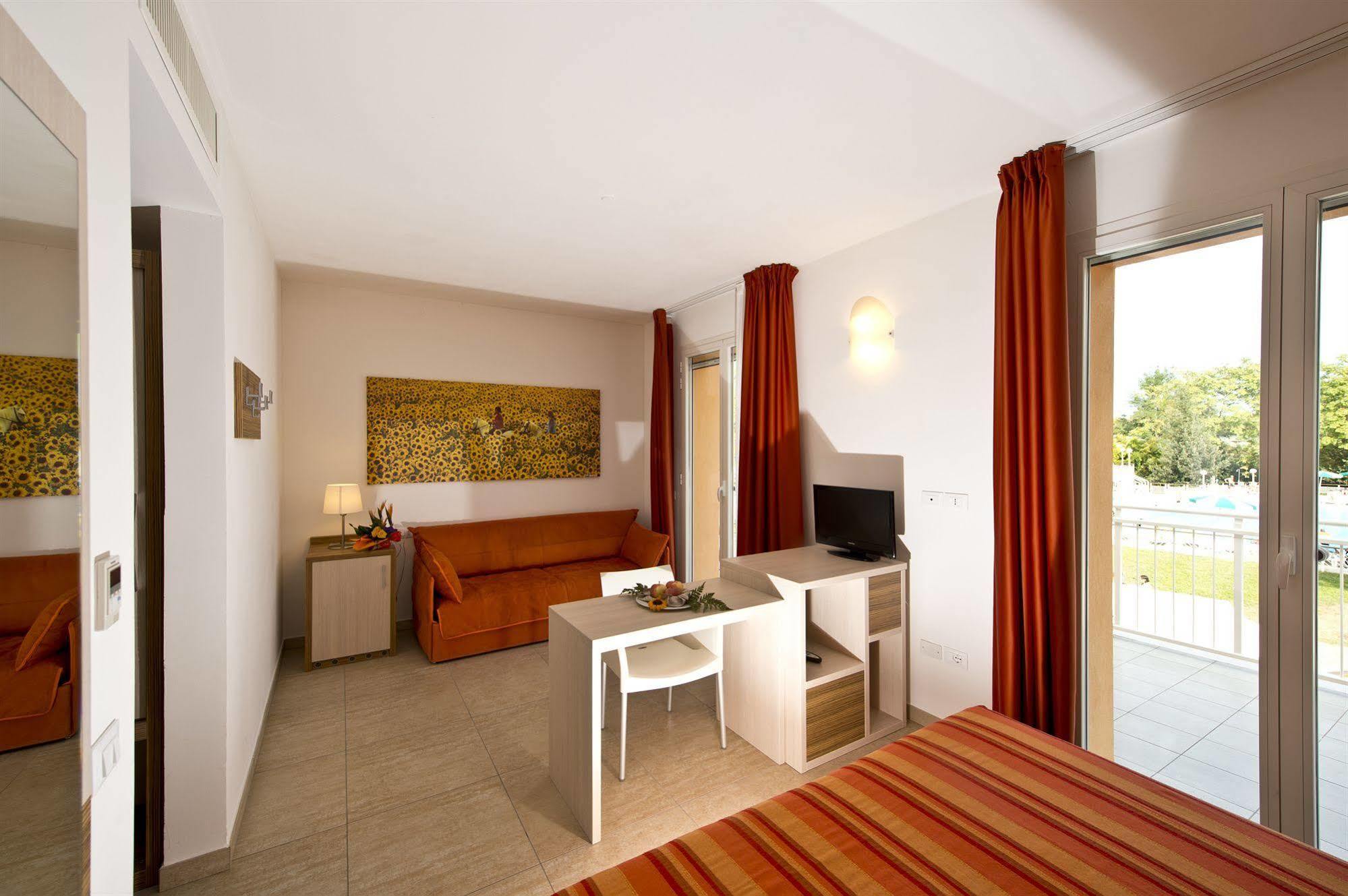 Club Village & Hotel Spiaggia Romea Lido di Volano Ngoại thất bức ảnh